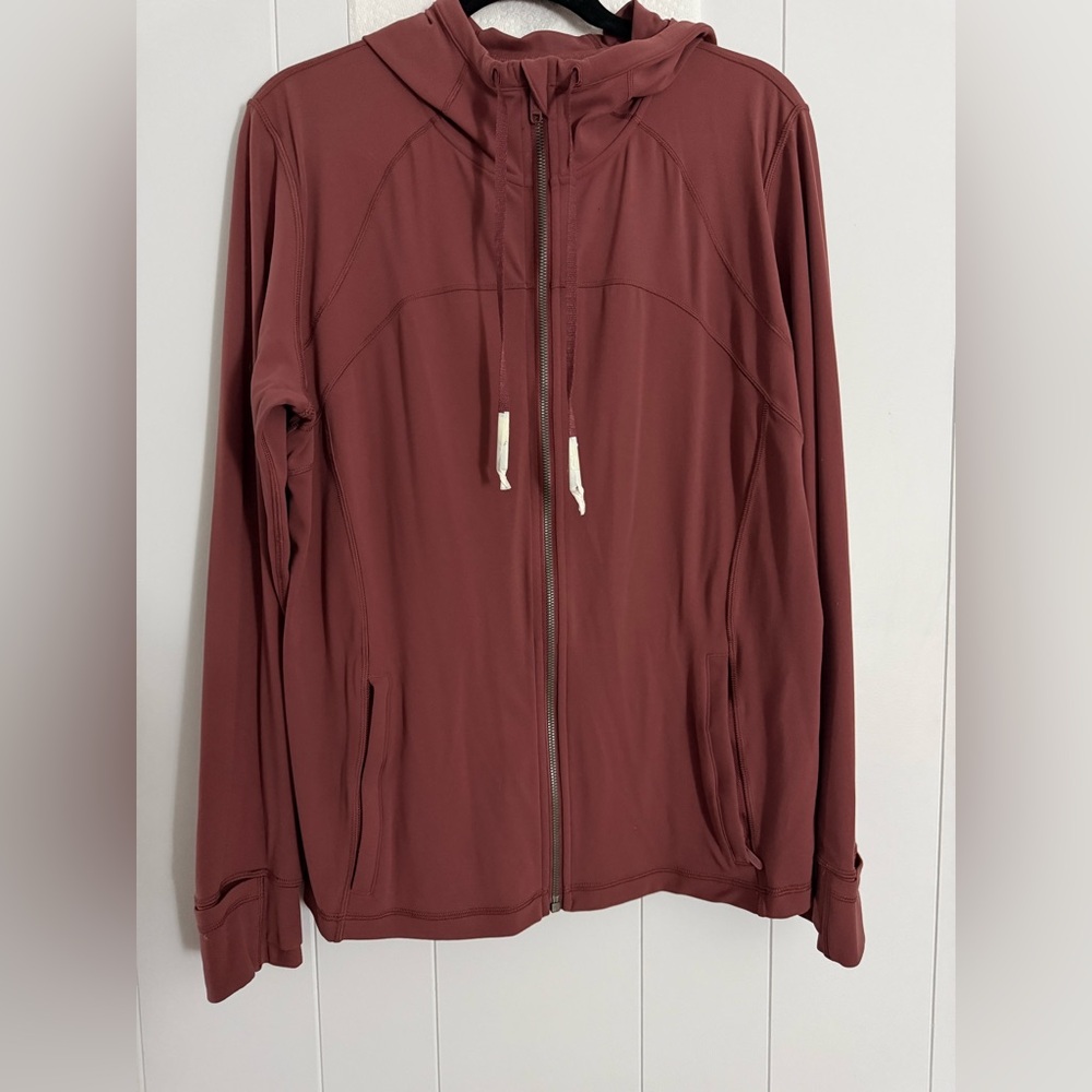 lululemon athletica Women's Nulu Hooded Jacket in Smokey Red